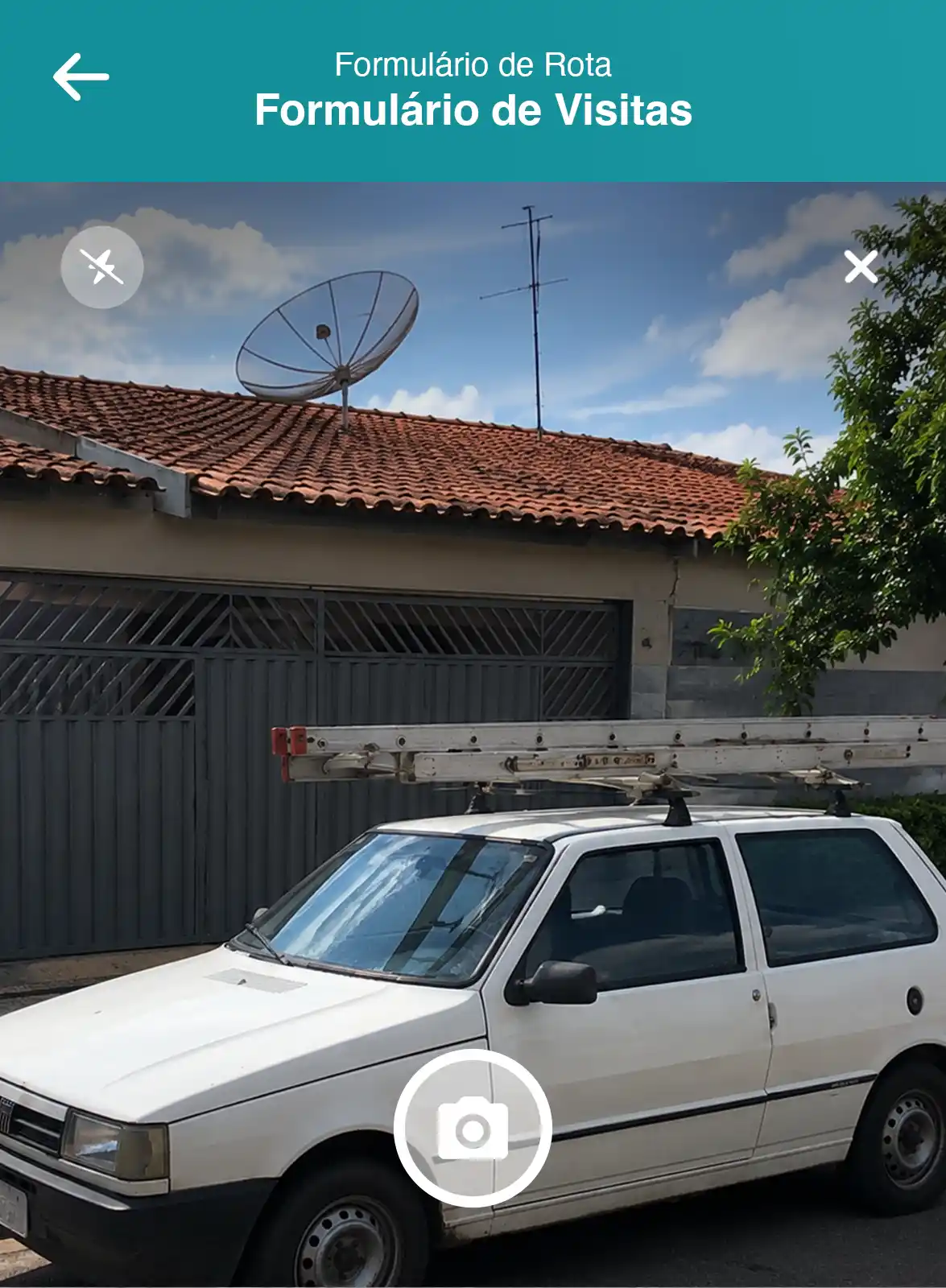 Prestador de serviço registrando visita técnica